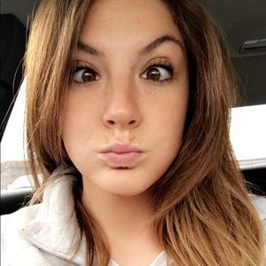 Meet your Posher, Clarissa